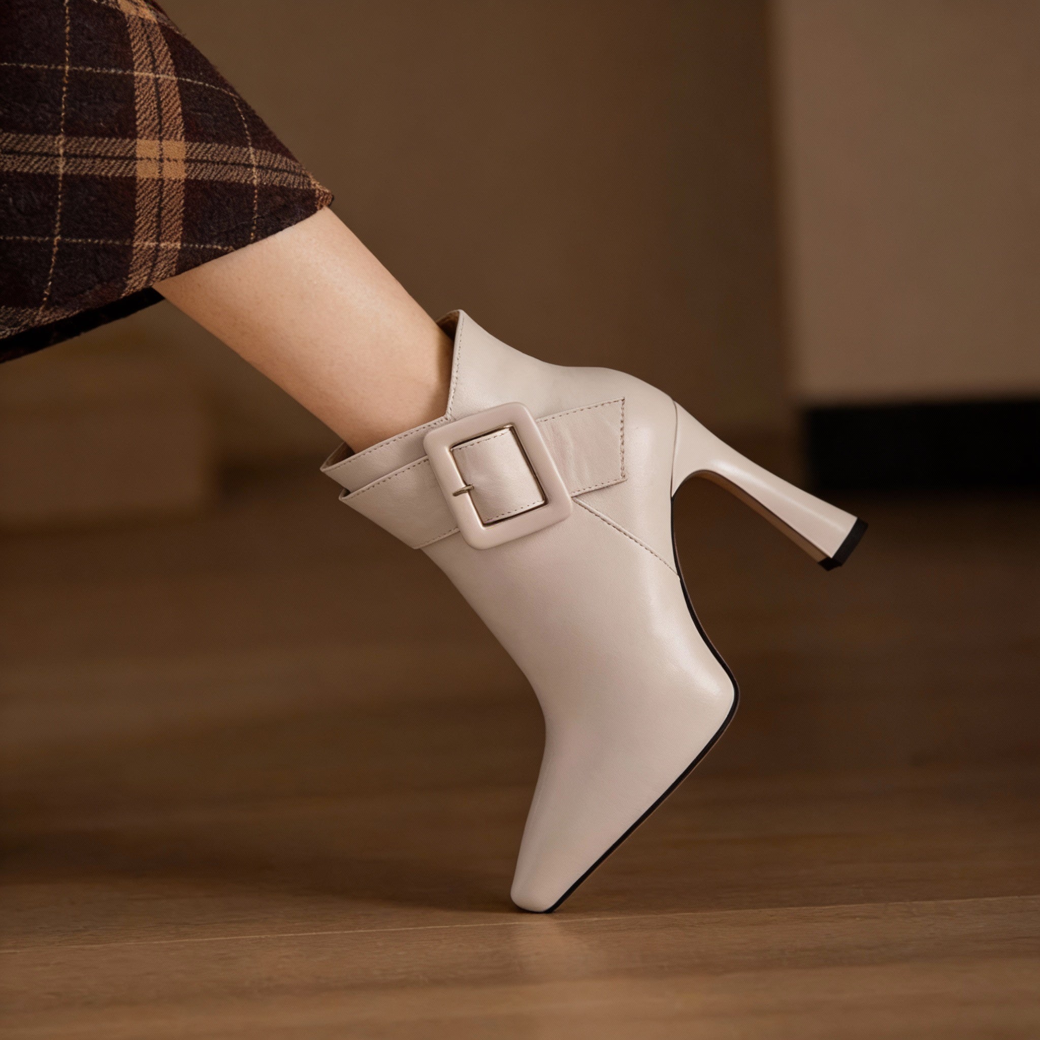 Liora | Ankelskor med klack och överdimensionerad spänne